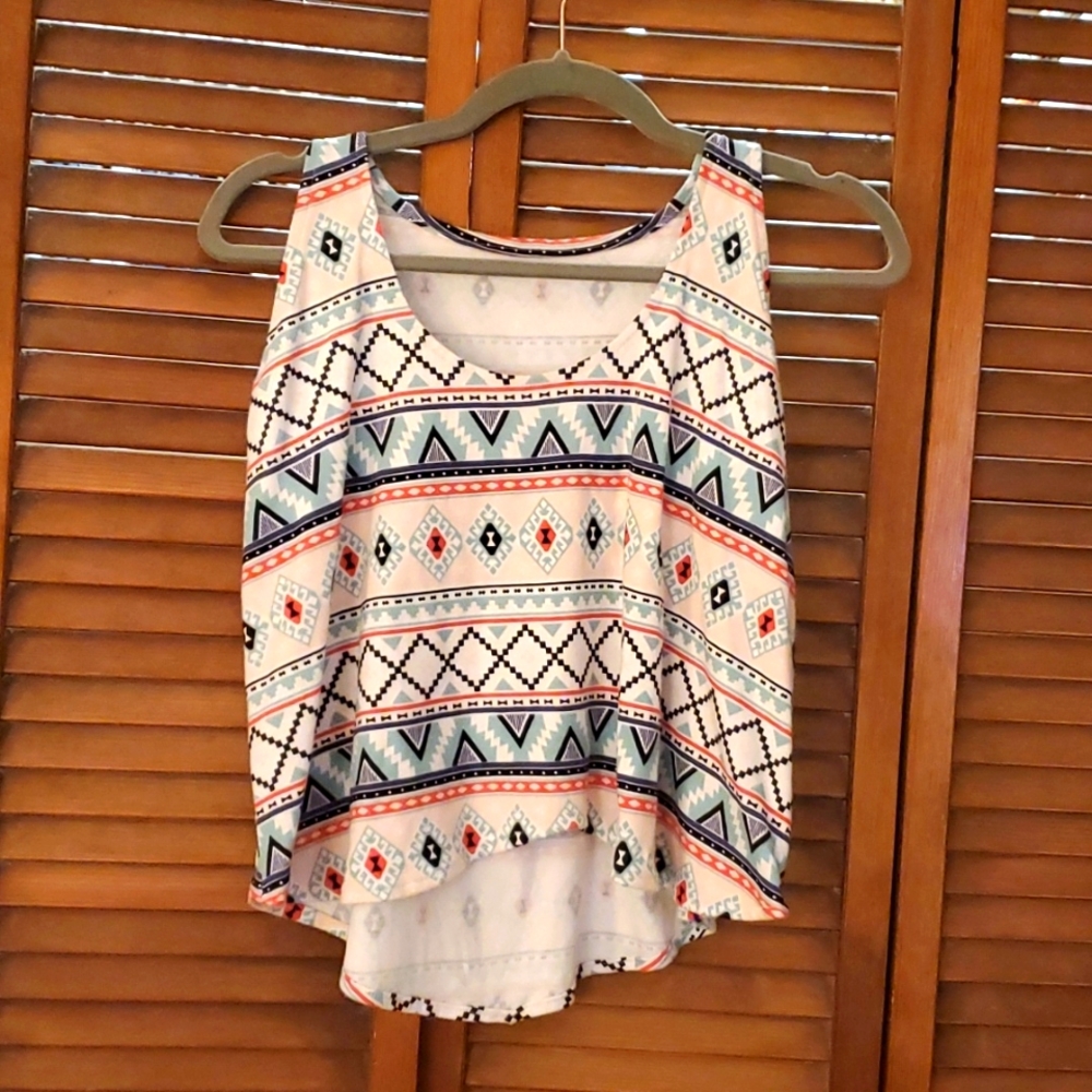Is cute flowie highlow tink top
